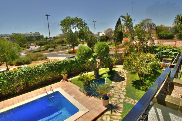 #9866 - Villa Bigamendi | Holiday Rentals | Hello Homes Sitges