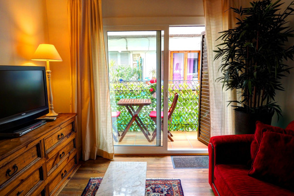 Modern, Well-Appointed Room