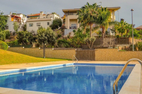 #Houses & Villas - 3 Rooms 3 Bathrooms 176 m2 | Quintmar, Sitges pool