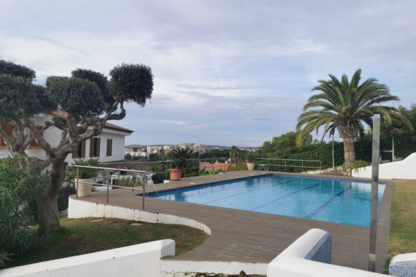 #Houses & Villas - 6 Rooms 3 Bathrooms 218 m2 | Levantina, Sitges Piscina