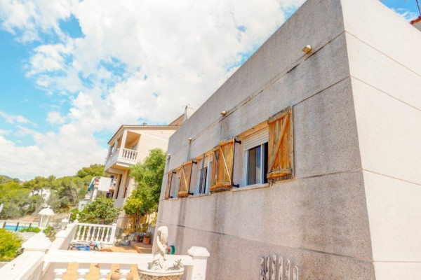 #Houses & Villas - 5 Rooms 3 Bathrooms 216 m2 | Cubelles, Cubelles unknown