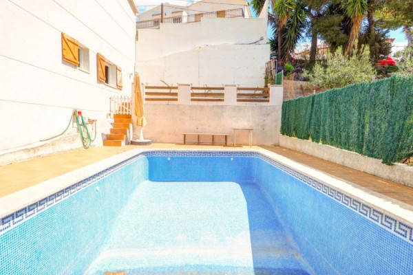 #Houses & Villas - 5 Rooms 3 Bathrooms 216 m2 | Cubelles, Cubelles pool