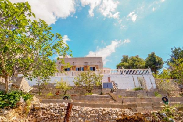 #Houses & Villas - 5 Rooms 3 Bathrooms 216 m2 | Cubelles, Cubelles facade