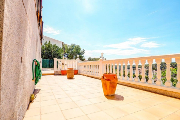 #Houses & Villas - 5 Rooms 3 Bathrooms 216 m2 | Cubelles, Cubelles terrace