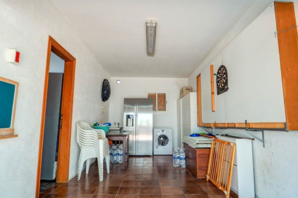 #Houses & Villas - 5 Rooms 3 Bathrooms 216 m2 | Cubelles, Cubelles unknown