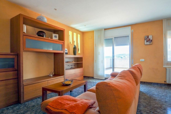 #Houses & Villas - 5 Rooms 3 Bathrooms 216 m2 | Cubelles, Cubelles living