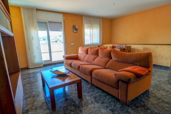 #Houses & Villas - 5 Rooms 3 Bathrooms 216 m2 | Cubelles, Cubelles living