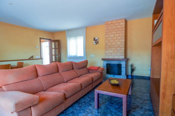 #Houses & Villas - 5 Rooms 3 Bathrooms 216 m2 | Cubelles, Cubelles living