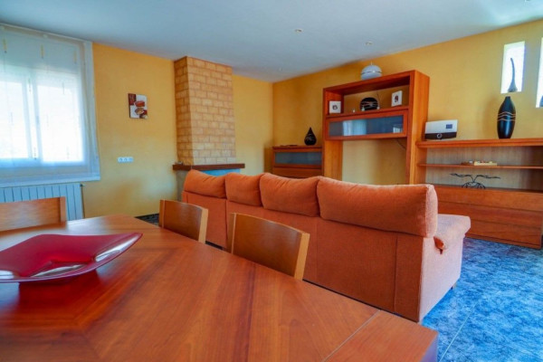 #Houses & Villas - 5 Rooms 3 Bathrooms 216 m2 | Cubelles, Cubelles living