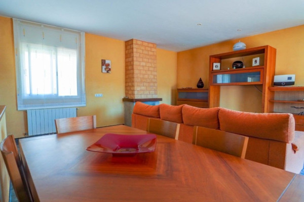 #Houses & Villas - 5 Rooms 3 Bathrooms 216 m2 | Cubelles, Cubelles living