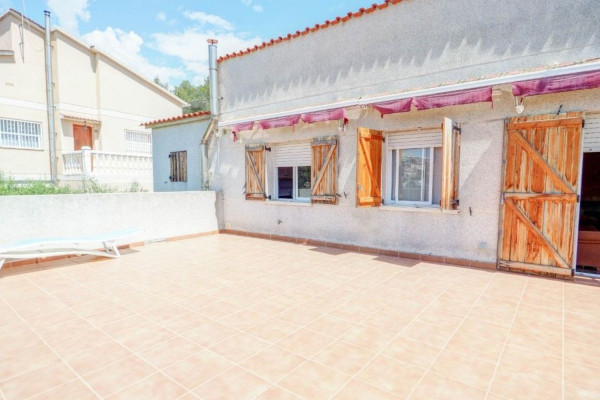 #Houses & Villas - 5 Rooms 3 Bathrooms 216 m2 | Cubelles, Cubelles terrace