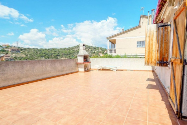 #Houses & Villas - 5 Rooms 3 Bathrooms 216 m2 | Cubelles, Cubelles terrace