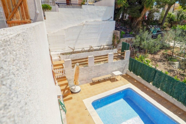 #Houses & Villas - 5 Rooms 3 Bathrooms 216 m2 | Cubelles, Cubelles pool