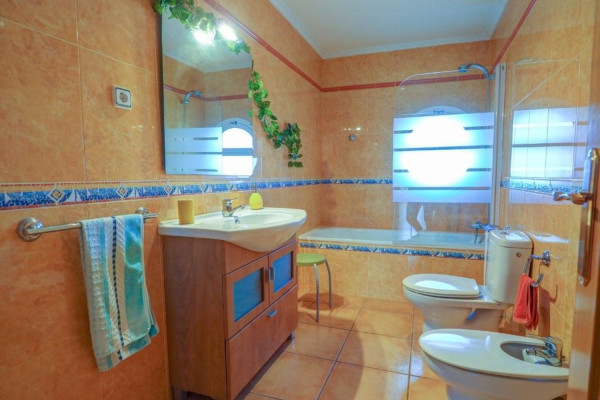 #Houses & Villas - 4 Rooms 2 Bathrooms 190 m2 | Sant Pere de Ribes, Sant Pere de Ribes bathroom