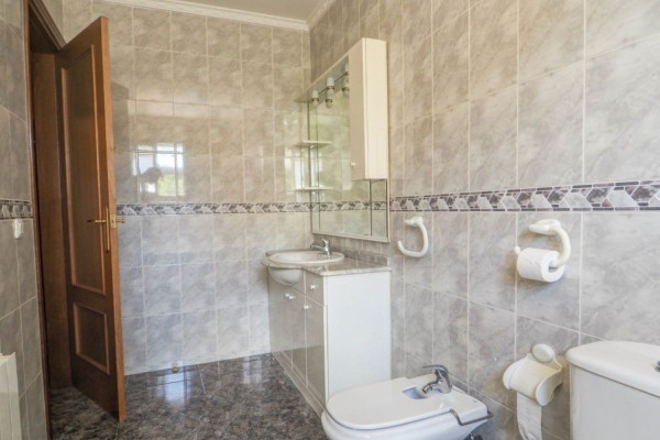 #Maisons & Villas - 5 Chambres 3 Salle de bain 216 m2 | Cubelles, Cubelles bathroom