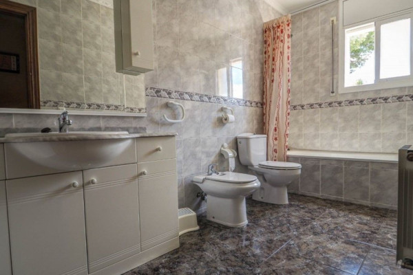 #Houses & Villas - 5 Rooms 3 Bathrooms 216 m2 | Cubelles, Cubelles bathroom