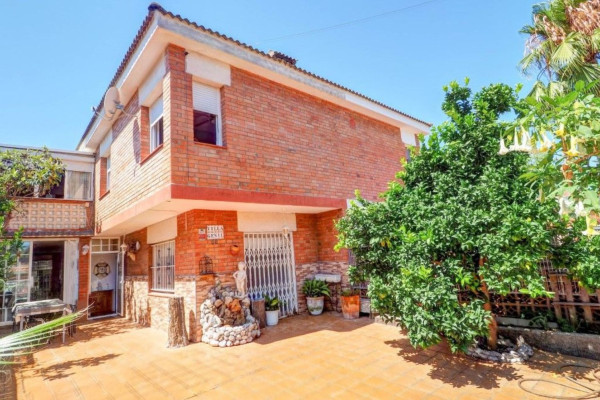 facade - Espaciosa casa en Rocamar