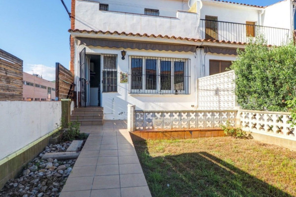 #Maisons & Villas - 4 Chambres 2 Salle de bain 110 m2 | Centro Pueblo, Sant Pere de Ribes facade