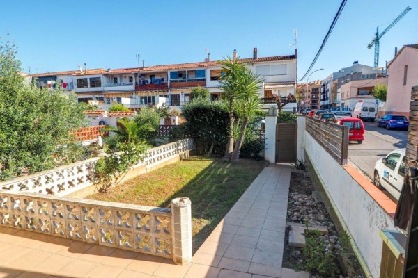 #Houses & Villas - 4 Rooms 2 Bathrooms 110 m2 | Centro Pueblo, Sant Pere de Ribes unknown