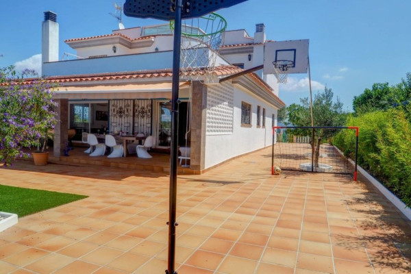 #Houses & Villas - 5 Rooms 3 Bathrooms 304 m2 | Can Pere de la Plana, Sant Pere de Ribes facade