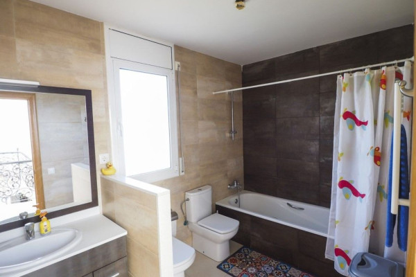 #Maisons & Villas - 5 Chambres 3 Salle de bain 304 m2 | Can Pere de la Plana, Sant Pere de Ribes bathroom
