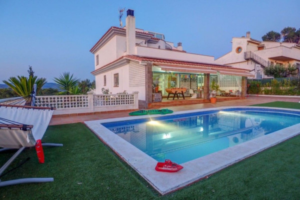 #Maisons & Villas - 5 Chambres 3 Salle de bain 304 m2 | Can Pere de la Plana, Sant Pere de Ribes pool