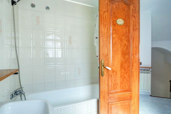 #Houses & Villas - 3 Rooms 3 Bathrooms 199 m2 | Center, Sant Pere de Ribes bathroom