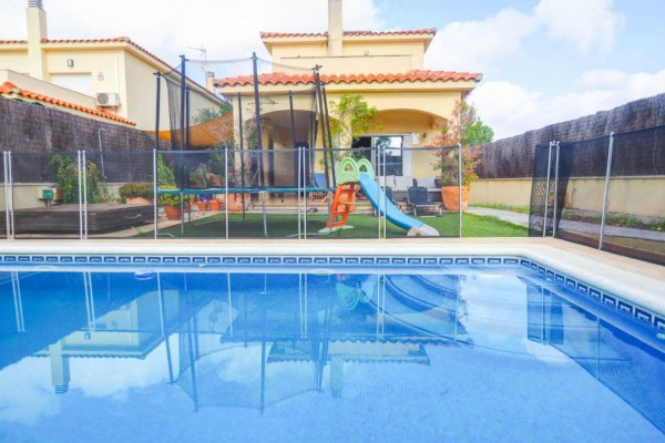 #Houses & Villas - 4 Rooms 3 Bathrooms 227 m2 | Olivella, Olivella pool