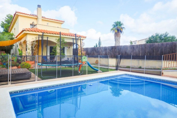 #Houses & Villas - 4 Rooms 3 Bathrooms 227 m2 | Olivella, Olivella pool