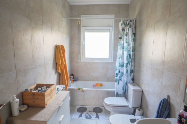 #Houses & Villas - 4 Rooms 3 Bathrooms 227 m2 | Olivella, Olivella bathroom