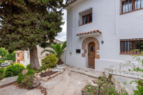 #Houses & Villas - 3 Rooms 2 Bathrooms 140 m2 | Centre, Sant Pere de Ribes 