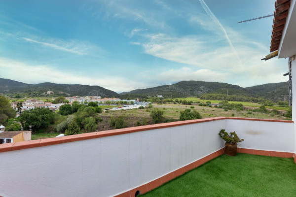 #Houses & Villas - 3 Rooms 2 Bathrooms 140 m2 | Centre, Sant Pere de Ribes 