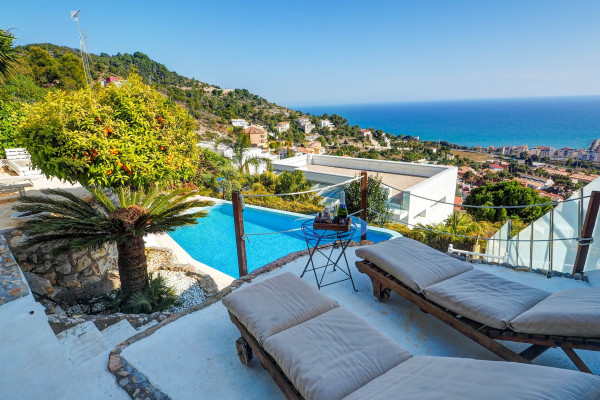 #Houses & Villas - 5 Rooms 4 Bathrooms 250 m2 | Levantina, Sitges 