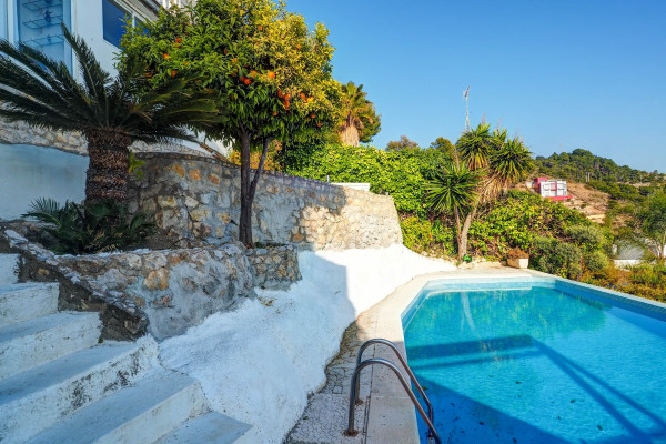 #Houses & Villas - 5 Rooms 4 Bathrooms 250 m2 | Levantina, Sitges 