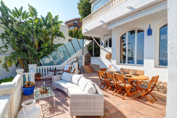 #Houses & Villas - 5 Rooms 4 Bathrooms 250 m2 | Levantina, Sitges 