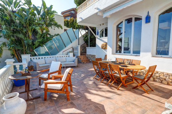 #Houses & Villas - 5 Rooms 4 Bathrooms 250 m2 | Levantina, Sitges 