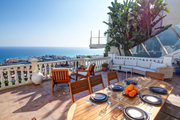 #Houses & Villas - 5 Rooms 4 Bathrooms 250 m2 | Levantina, Sitges 