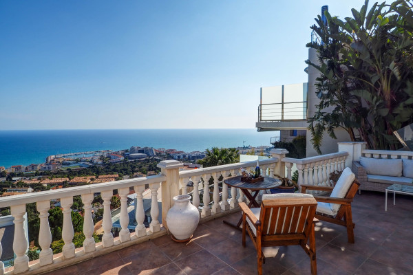 #Houses & Villas - 5 Rooms 4 Bathrooms 250 m2 | Levantina, Sitges 