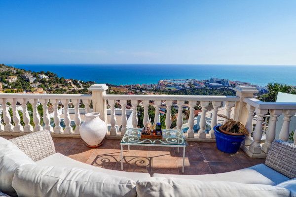 #Houses & Villas - 5 Rooms 4 Bathrooms 250 m2 | Levantina, Sitges 