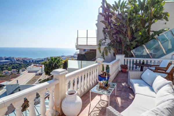 #Houses & Villas - 5 Rooms 4 Bathrooms 250 m2 | Levantina, Sitges 