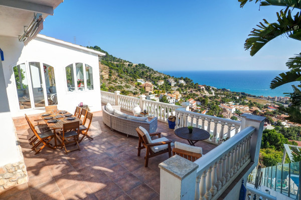 #Houses & Villas - 5 Rooms 4 Bathrooms 250 m2 | Levantina, Sitges 