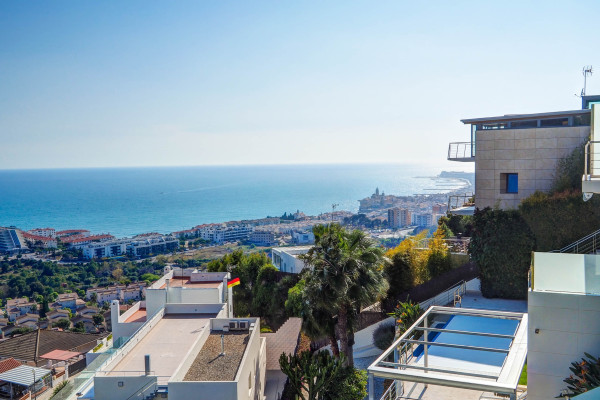 #Houses & Villas - 5 Rooms 4 Bathrooms 250 m2 | Levantina, Sitges 