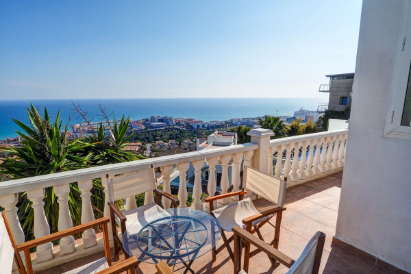 #Houses & Villas - 5 Rooms 4 Bathrooms 250 m2 | Levantina, Sitges 