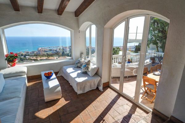 #Houses & Villas - 5 Rooms 4 Bathrooms 250 m2 | Levantina, Sitges 