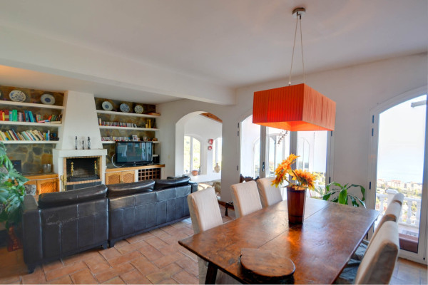 #Houses & Villas - 5 Rooms 4 Bathrooms 250 m2 | Levantina, Sitges 