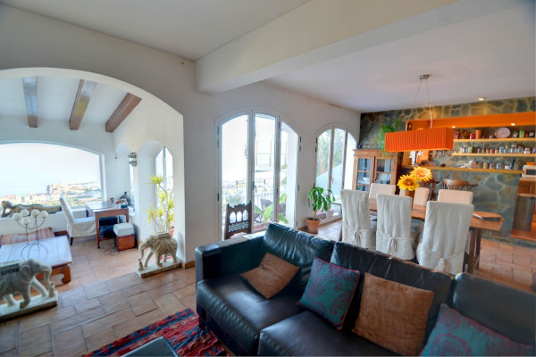 #Houses & Villas - 5 Rooms 4 Bathrooms 250 m2 | Levantina, Sitges 