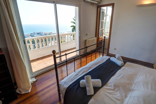 #Houses & Villas - 5 Rooms 4 Bathrooms 250 m2 | Levantina, Sitges 