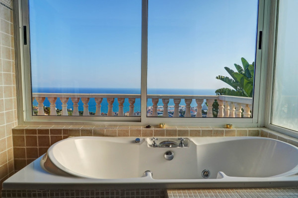 #Houses & Villas - 5 Rooms 4 Bathrooms 250 m2 | Levantina, Sitges 