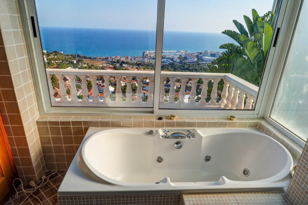 #Houses & Villas - 5 Rooms 4 Bathrooms 250 m2 | Levantina, Sitges 