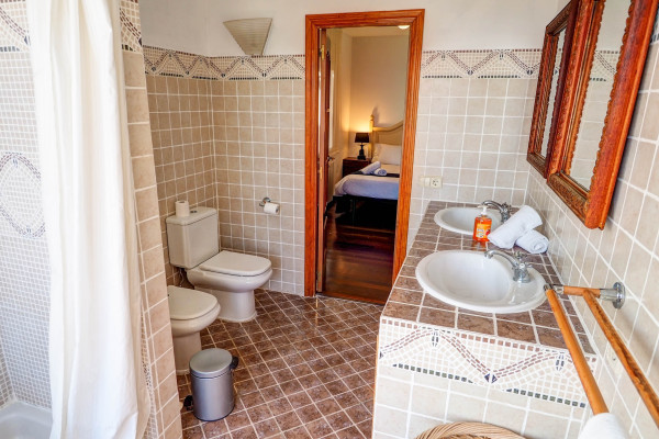 #Houses & Villas - 5 Rooms 4 Bathrooms 250 m2 | Levantina, Sitges 